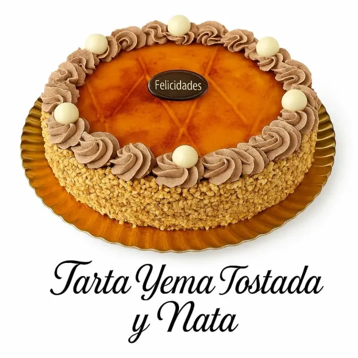 Tarta de cumpleaños de yema tostada y nata.