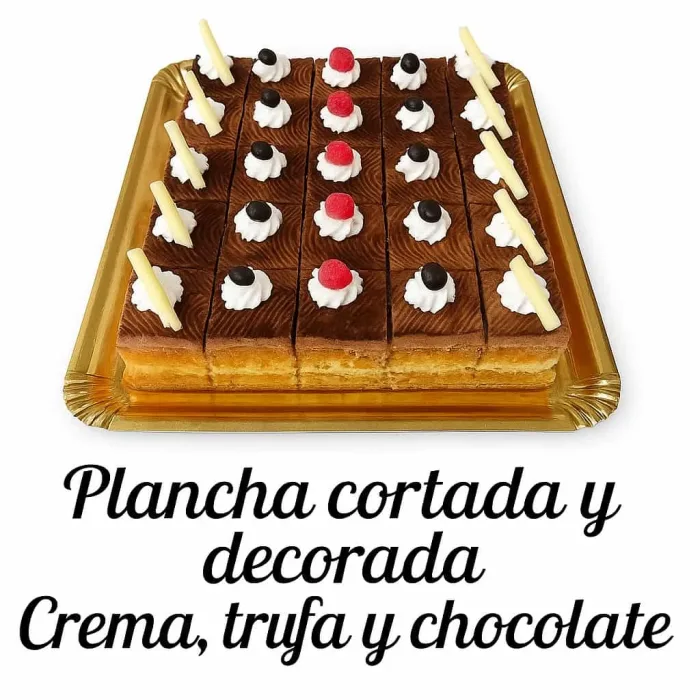 Plancha cortada y decorada, crema, trufa y chocolate.