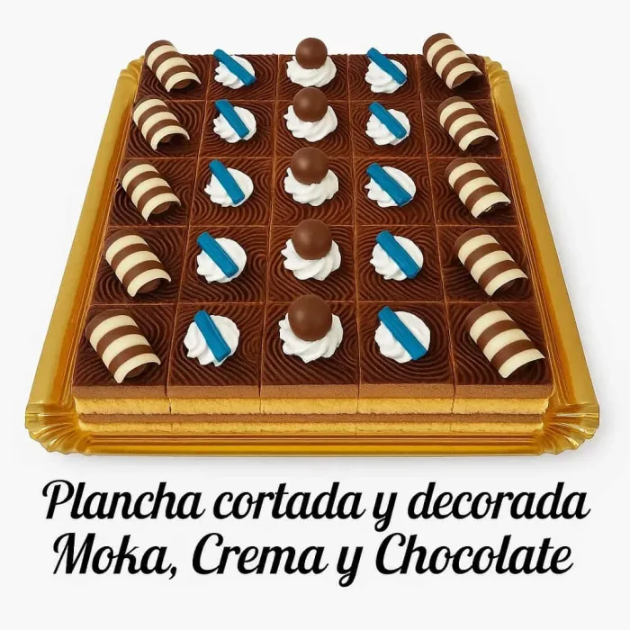 Plancha cortada y decorada, moka, crema y chocolate.